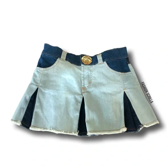 Dolce & Gabbana Vintage Logo Medallion Mini Skirt - Picture 15 of 15